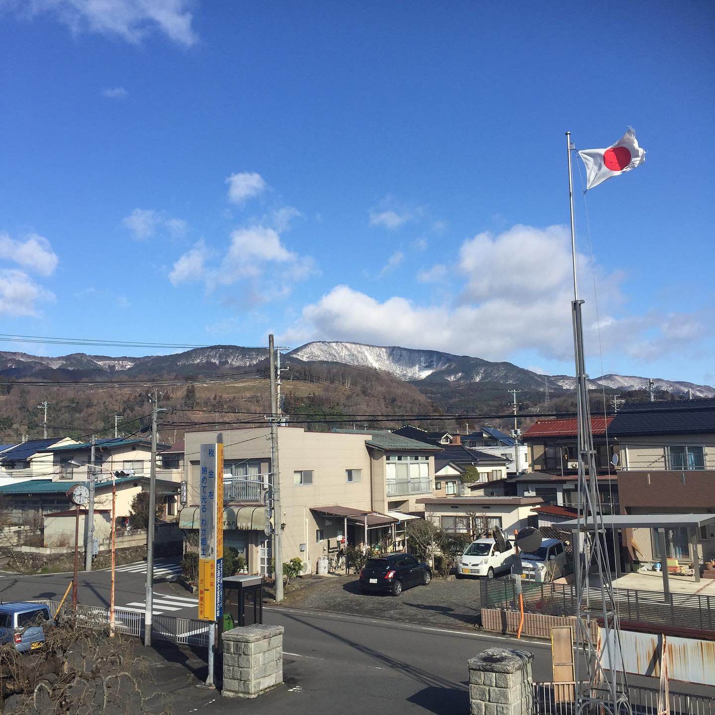 【議席からの景色の様にスッキリと！】おはようございます。桑折町議会定例会４日目です。本日は、条例改正4件、条例廃止2件、規約変更1件、令和元年度の補正予算5件、その他2件（桑折町道路線の認定、人権擁護委員の推薦について）を審議採決してまいります。特に意見が分かれる採決には、キチンと状況を判断し、常に住民目線でスッキリと判断してまいります。